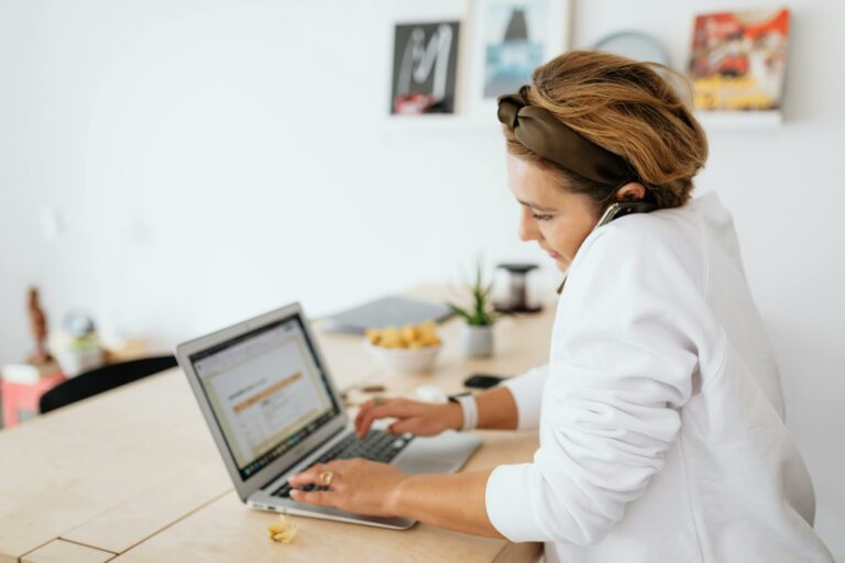 10 Best Digital Product Platforms for Passive Income in 2025